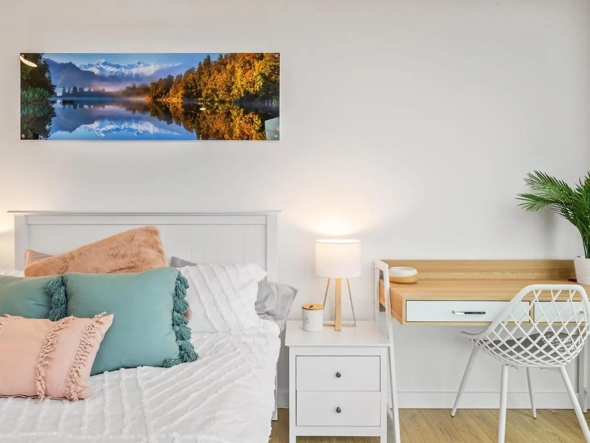 Brand-New Central Studio Apart With Views location